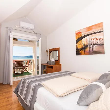 Apartament Present 203 *