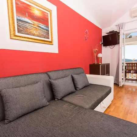 Present 203 Apartament