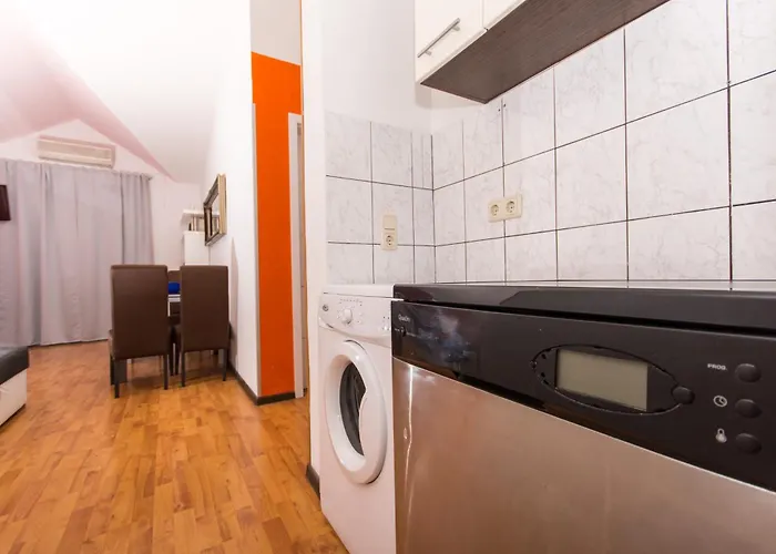 Present 203 Apartament *